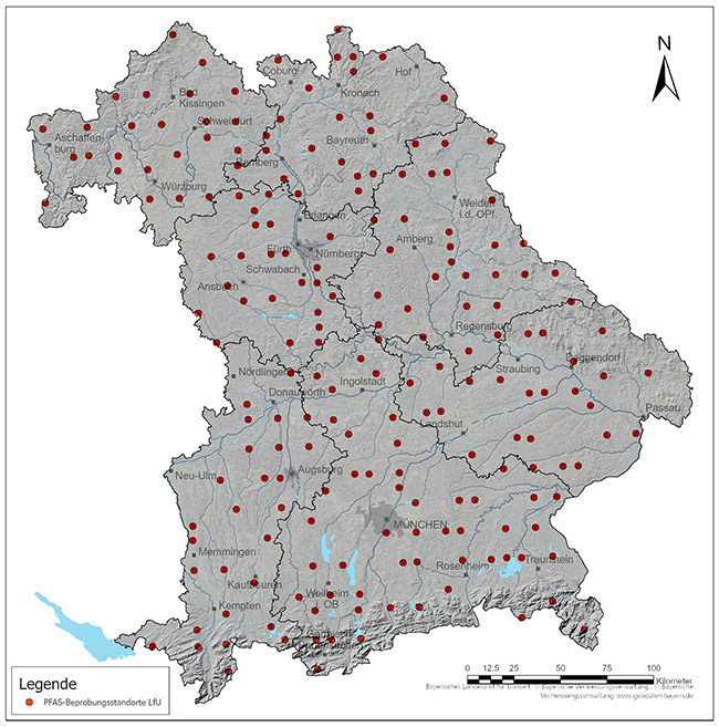 Übersichtskarte Bayerns mit 200 über die Fläche verteilten roten Punkten zur Darstellung der Probenahmestandorte.