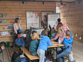 Schule im Landesgartenschau-Pavillon.292