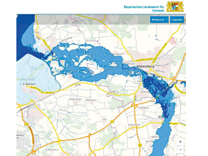 Auf der Karte sind das festgesetzte Überschwemmungsgebiet und die Hochwassergefahrenflächen schraffiert bzw. flächig in verschiedenen blauen Farbtönen dargestellt.
