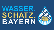 Logo von "Wasser.Schatz.Bayern" mit Schriftzug und einem Wassertropfen mit Schatztruhe und Wellen vor dem bayerischen Rautenmuster.